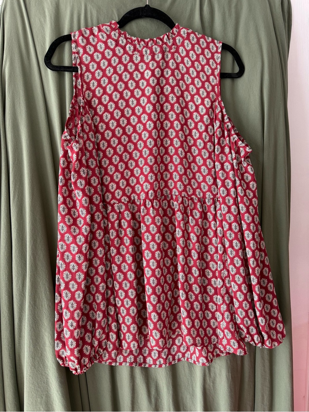 bobeau Red Printed drop cold shoulder Peasant Camisole sz L